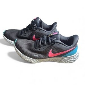Women’s 9 Nike Revolution 5 running shoes Thunder Grey Digital Pink colorway